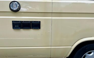 Volkswagen-Westfalia-camper-1981-Yellow-Brown-17