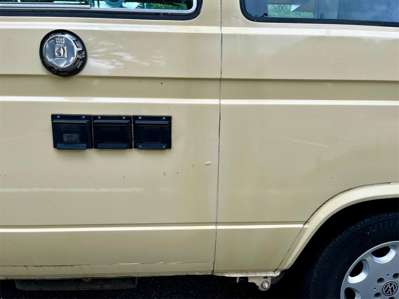 Volkswagen-Westfalia-camper-1981-Yellow-Brown-17