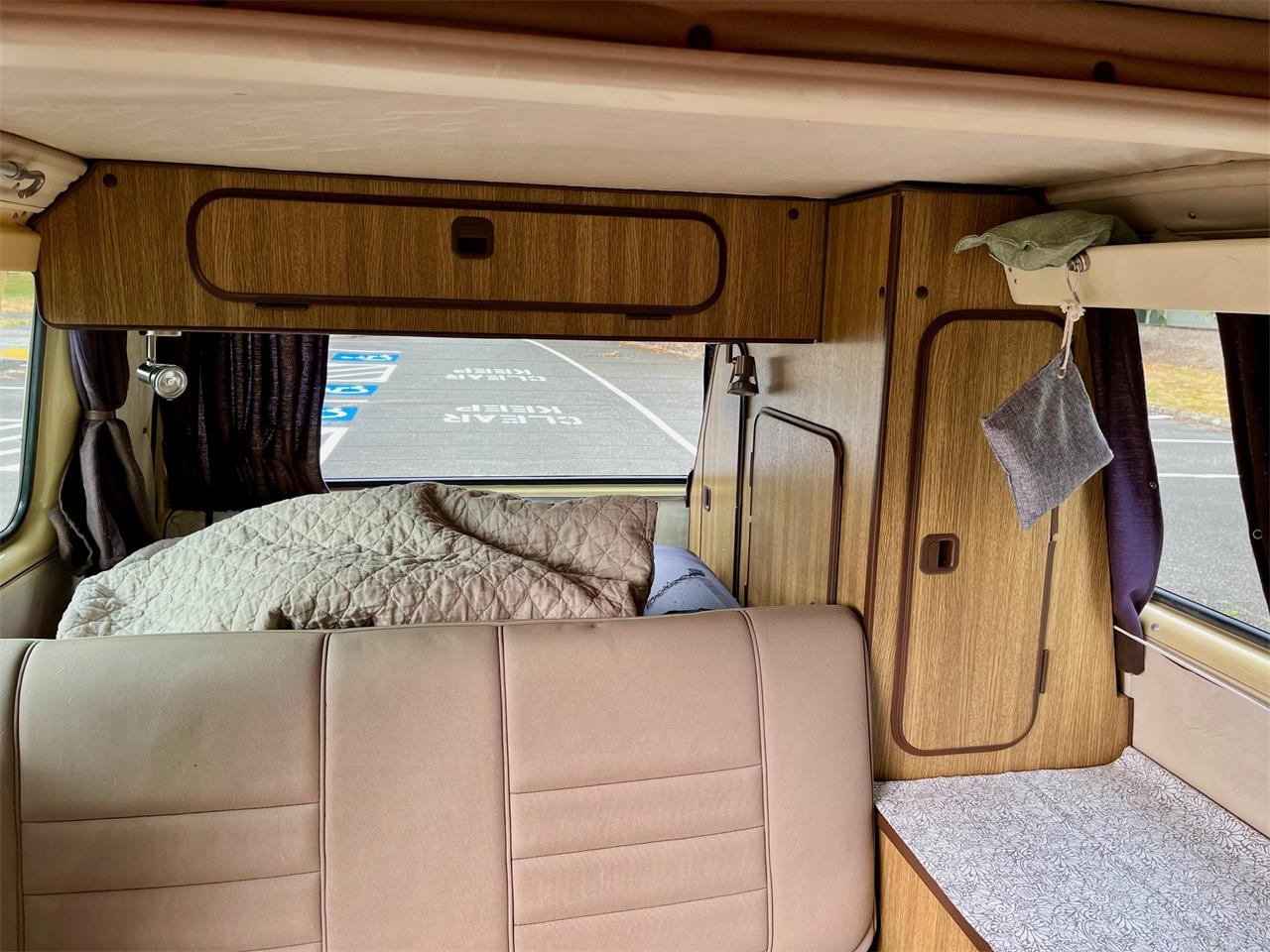 Volkswagen-Westfalia-camper-1981-Yellow-Brown-4