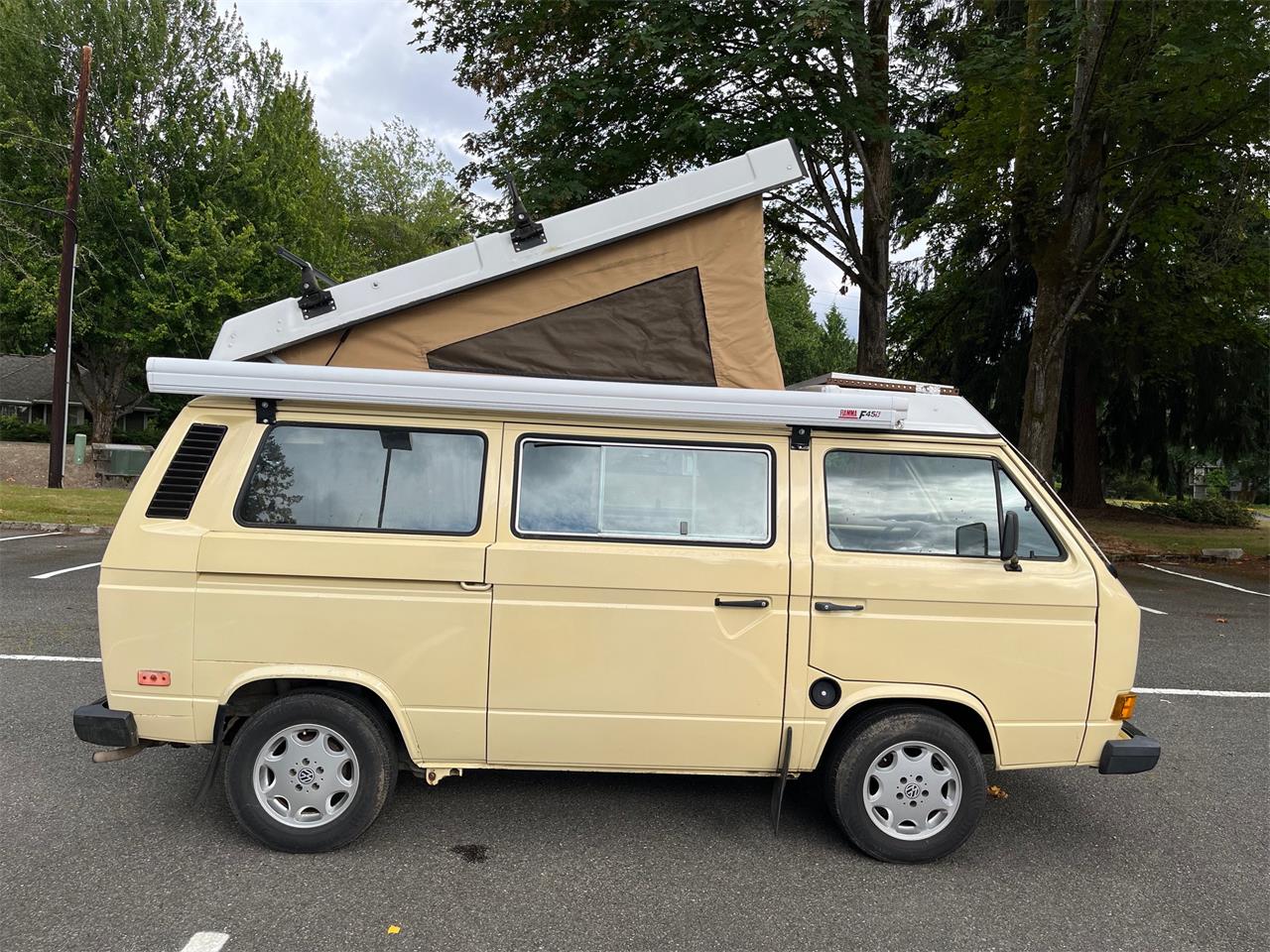 Volkswagen-Westfalia-camper-1981-Yellow-Brown-9