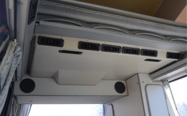 Volkswagen-Westfalia-camper-1988-Maroon-Grey-2