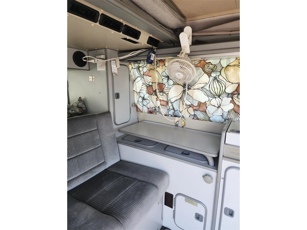 Volkswagen-Westfalia-camper-1991-Bronze-Gray-16