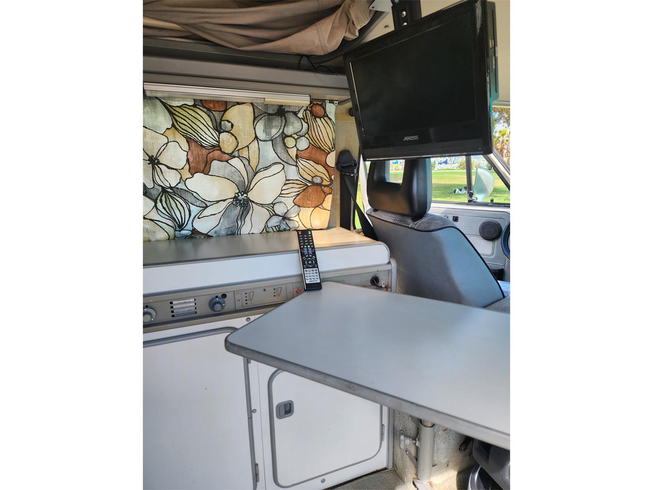 Volkswagen-Westfalia-camper-1991-Bronze-Gray-35