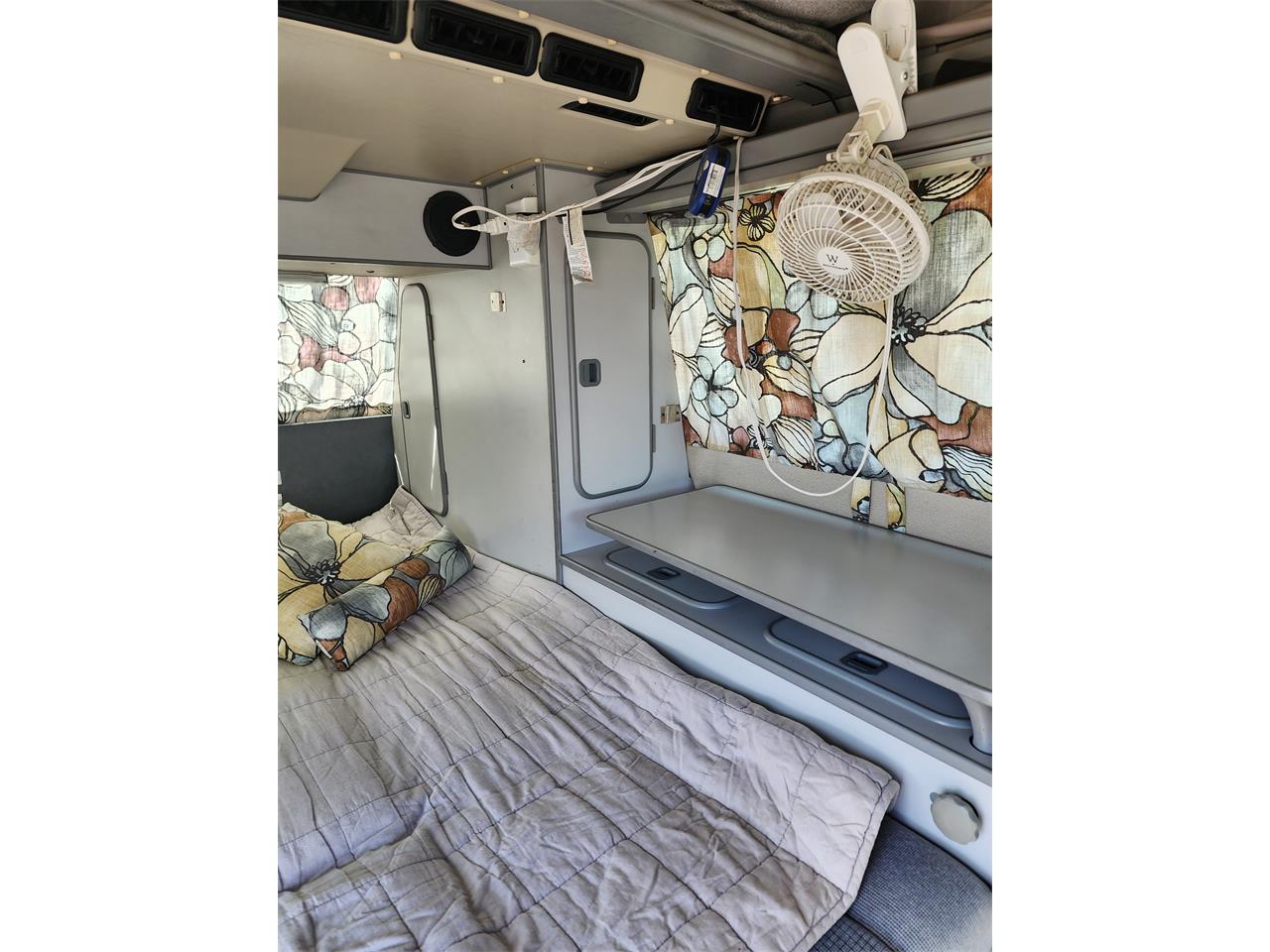 Volkswagen-Westfalia-camper-1991-Bronze-Gray-37