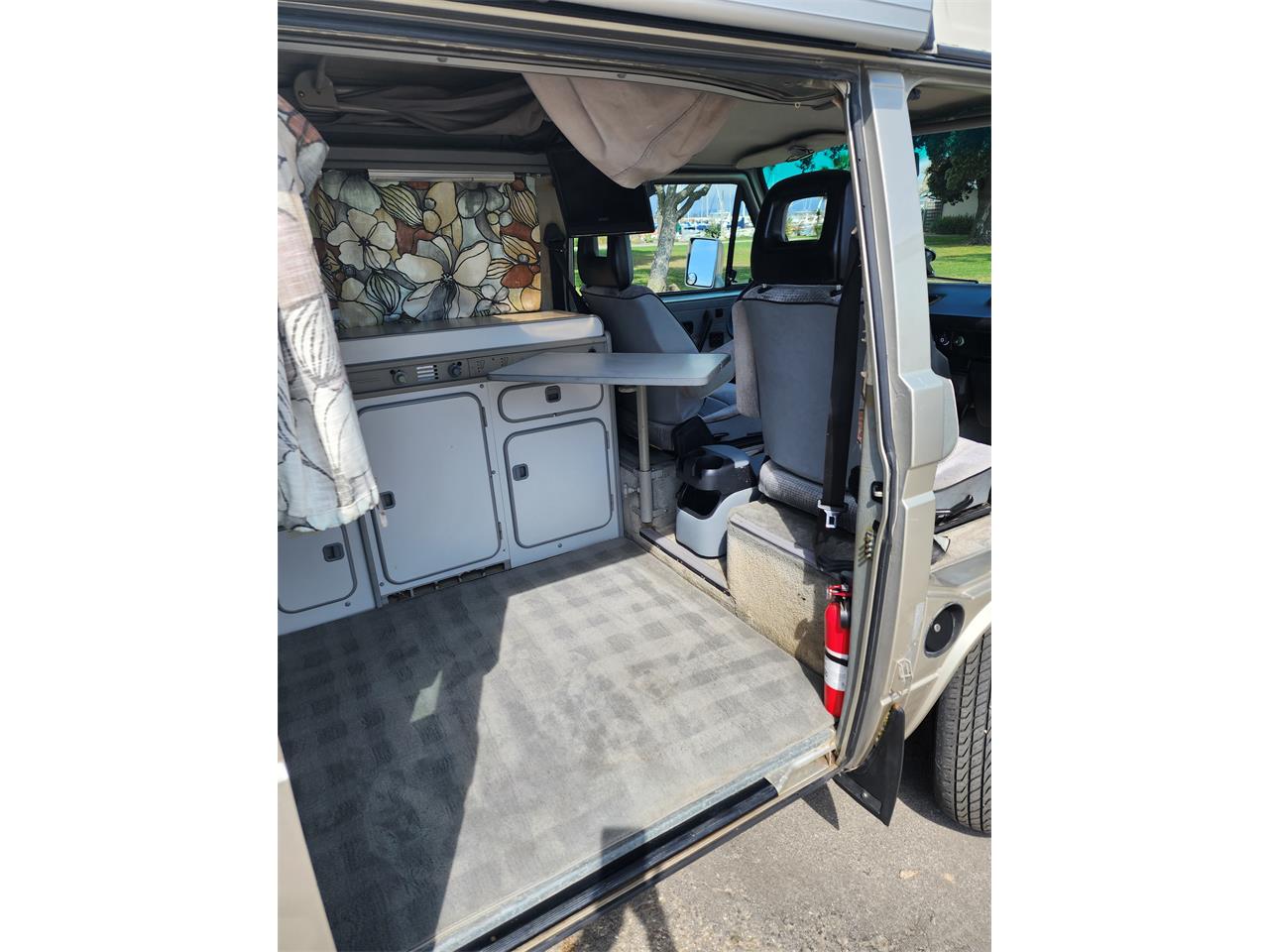 Volkswagen-Westfalia-camper-1991-Bronze-Gray-42