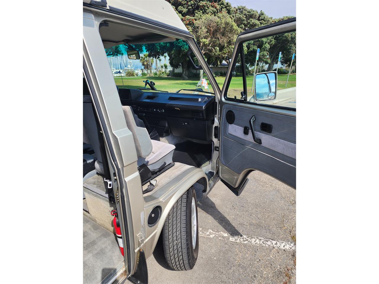 Volkswagen-Westfalia-camper-1991-Bronze-Gray-43