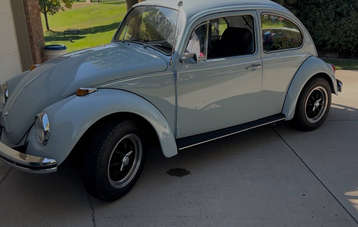 Volkswagen-beetle-1969-blue-1