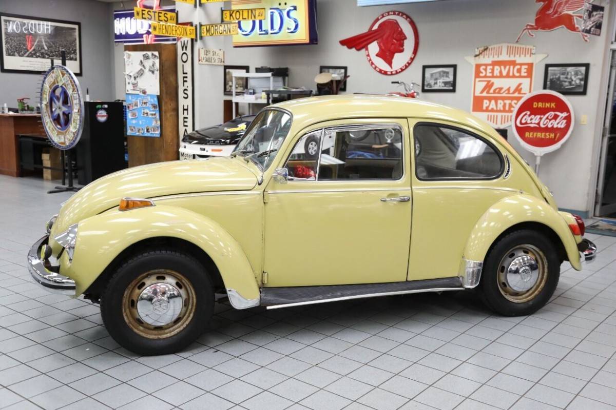 Volkswagen-beetle-1972-yellow-11