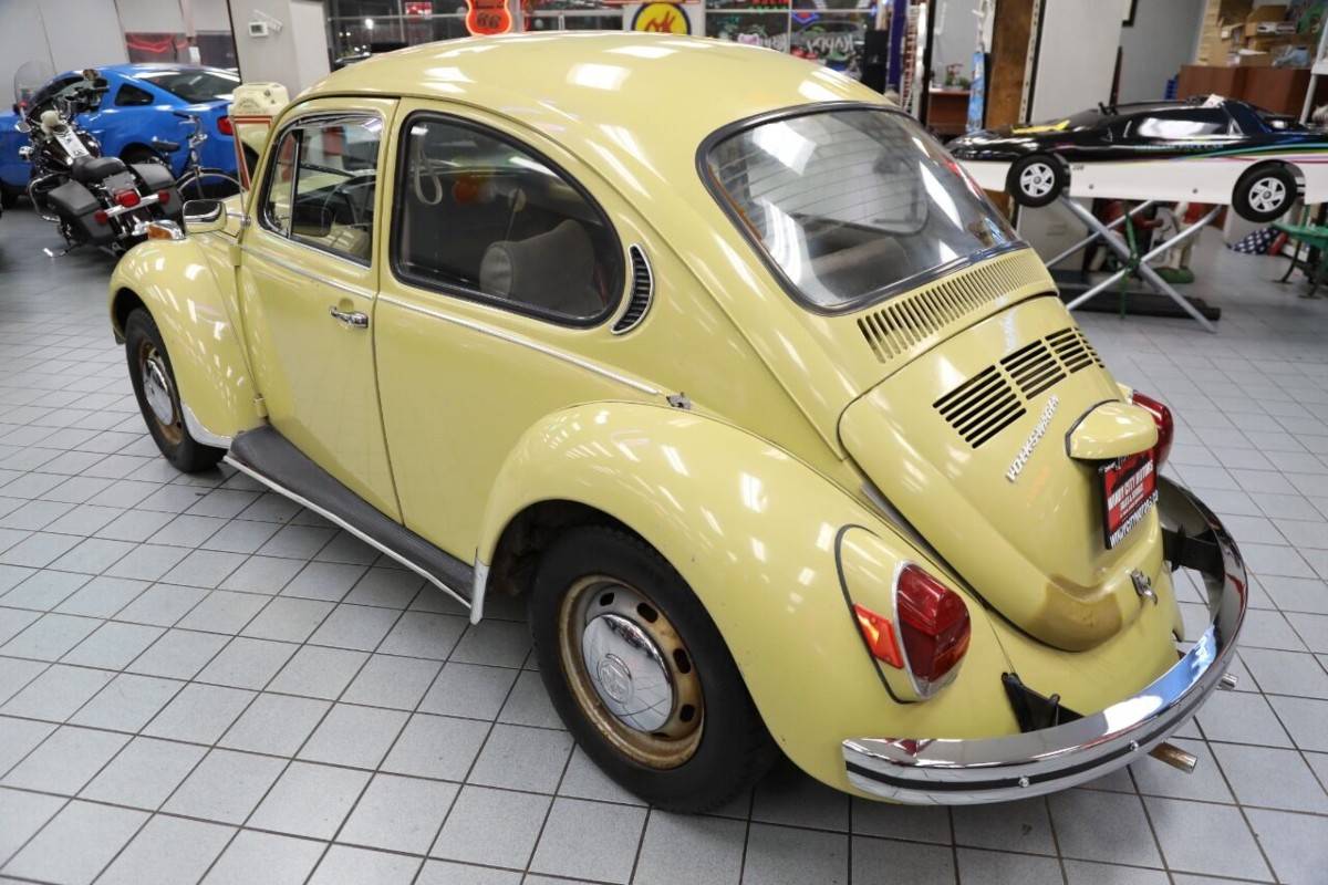 Volkswagen-beetle-1972-yellow-13