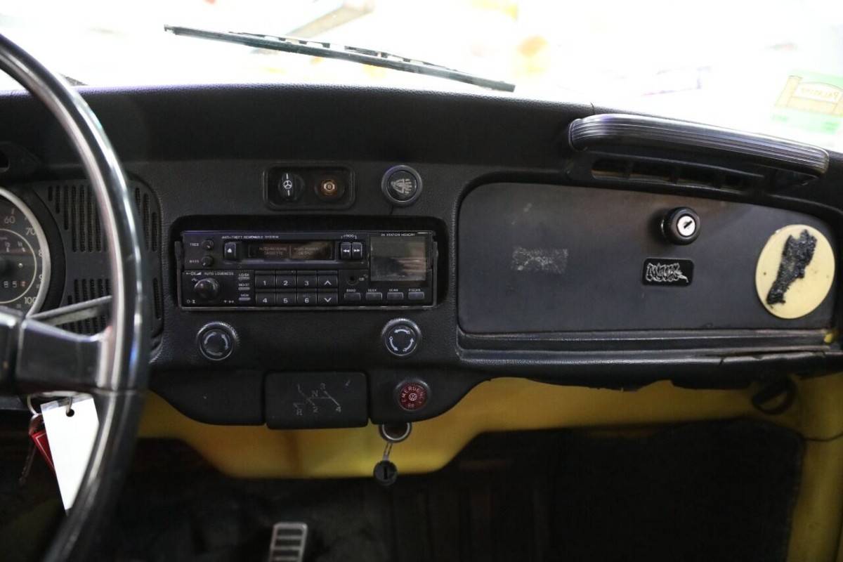 Volkswagen-beetle-1972-yellow-18