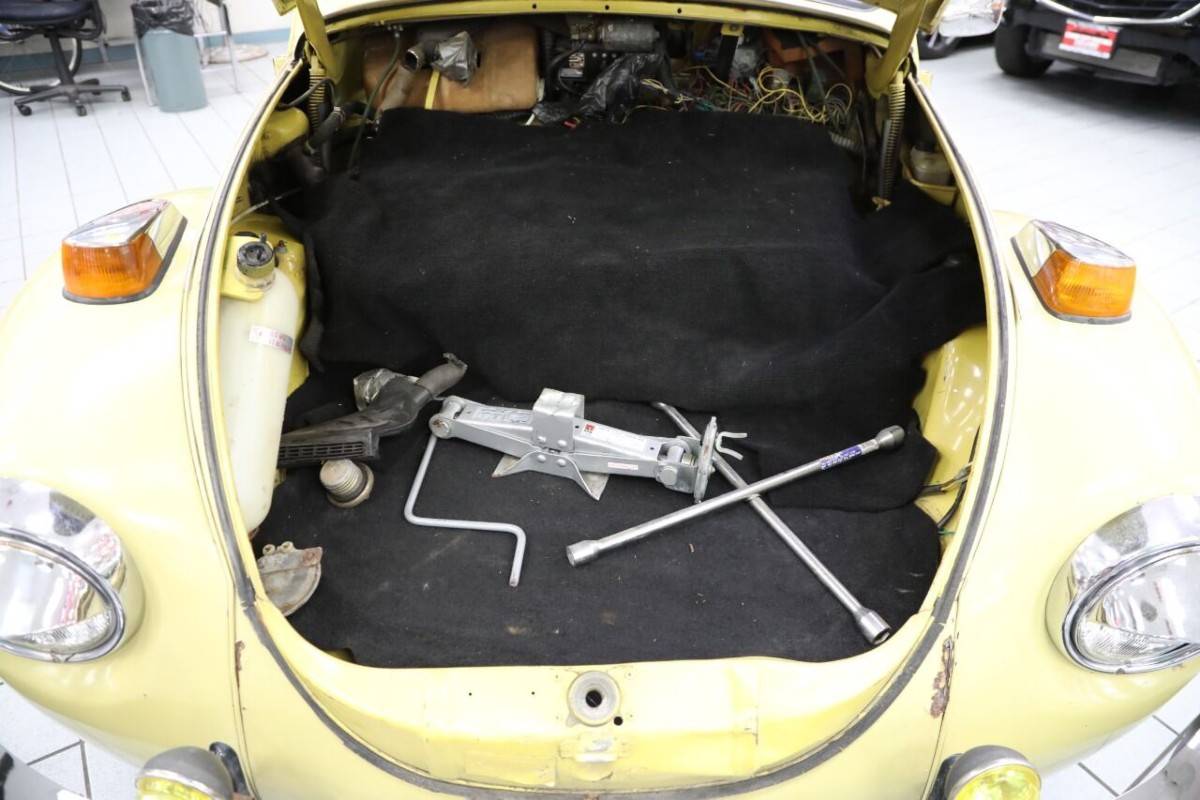 Volkswagen-beetle-1972-yellow-3