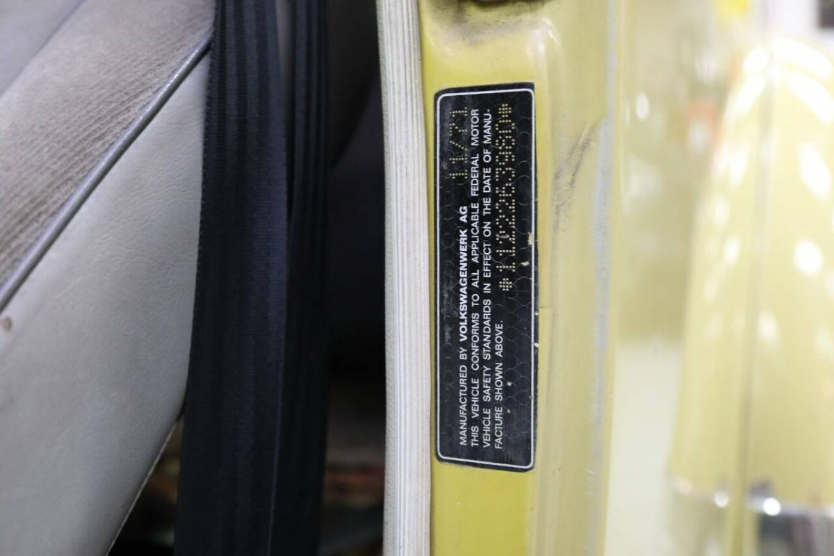Volkswagen-beetle-1972-yellow-5