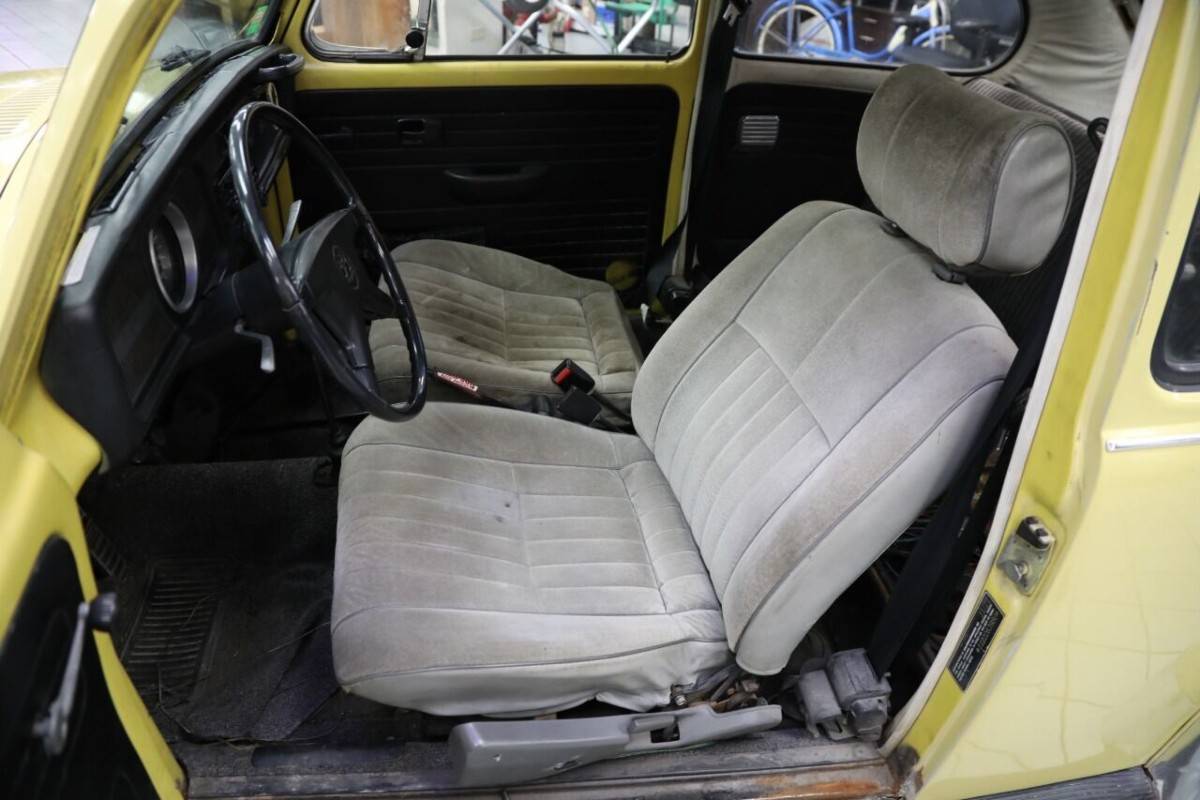 Volkswagen-beetle-1972-yellow-6