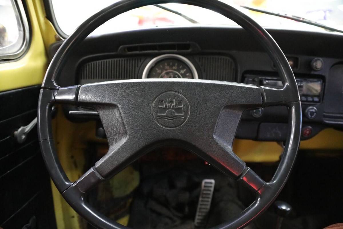 Volkswagen-beetle-1972-yellow-7