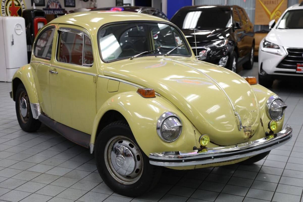 Volkswagen-beetle-1972-yellow-8