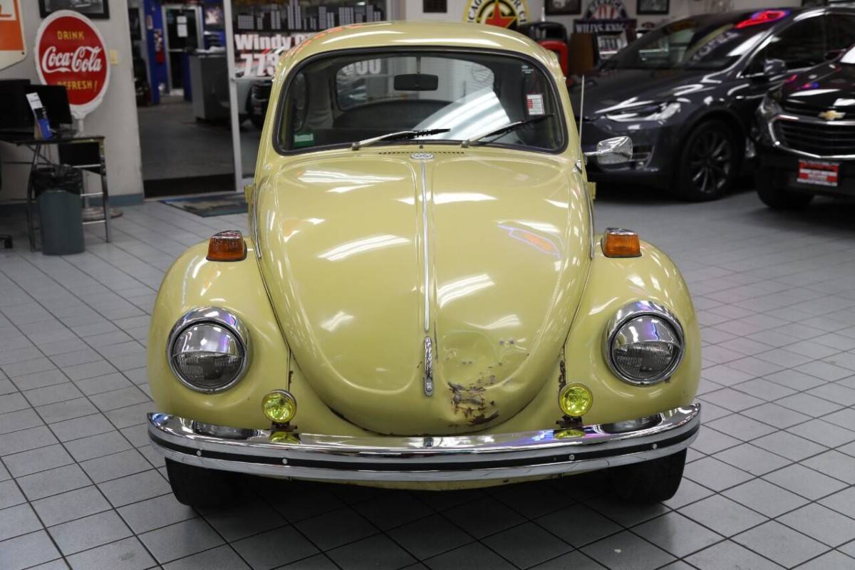 Volkswagen-beetle-1972-yellow-9