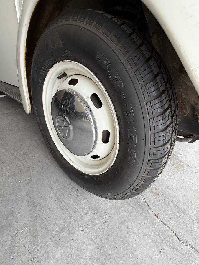 Volkswagen-beetle-1974-white-7