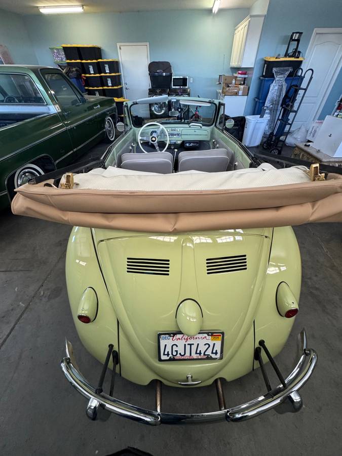 Volkswagen-beetle-convertible-1959-green-11