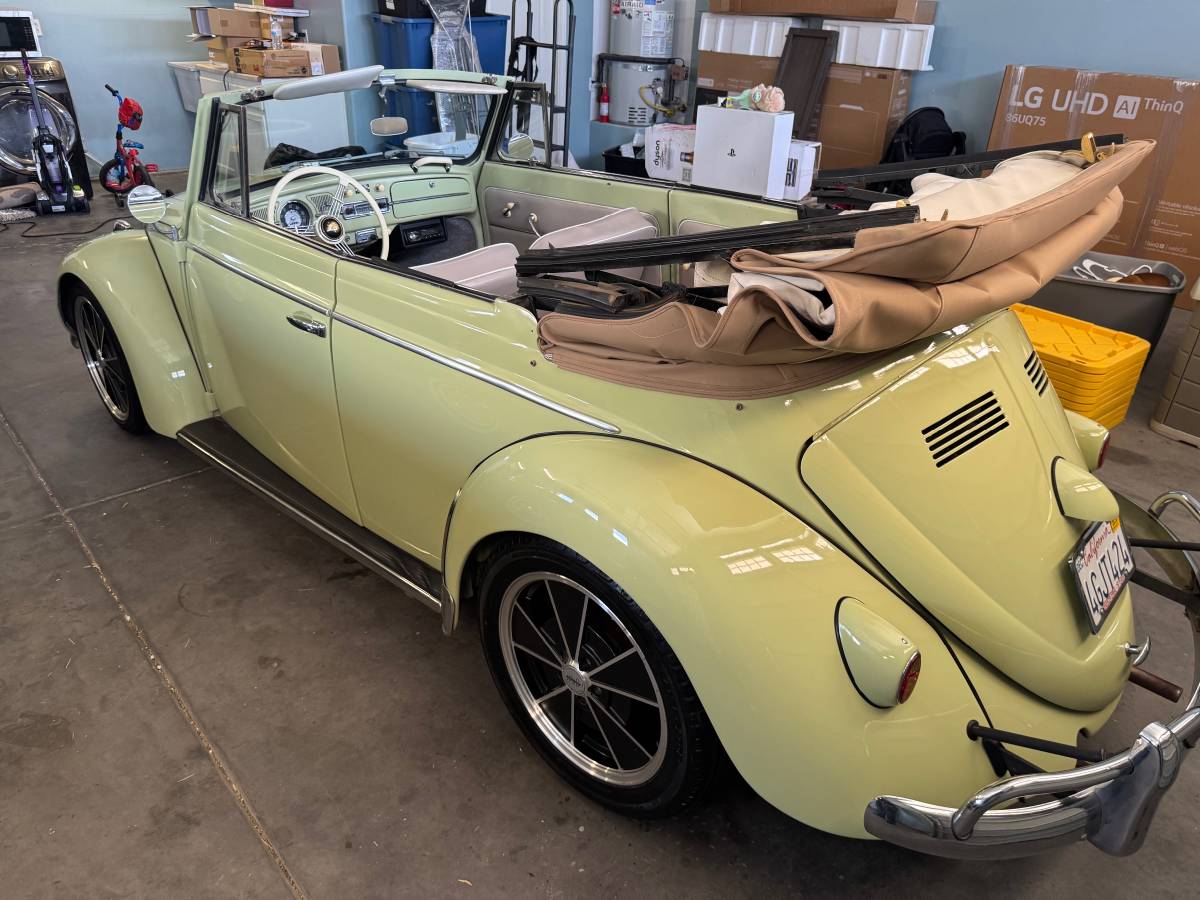 Volkswagen-beetle-convertible-1959-green-12