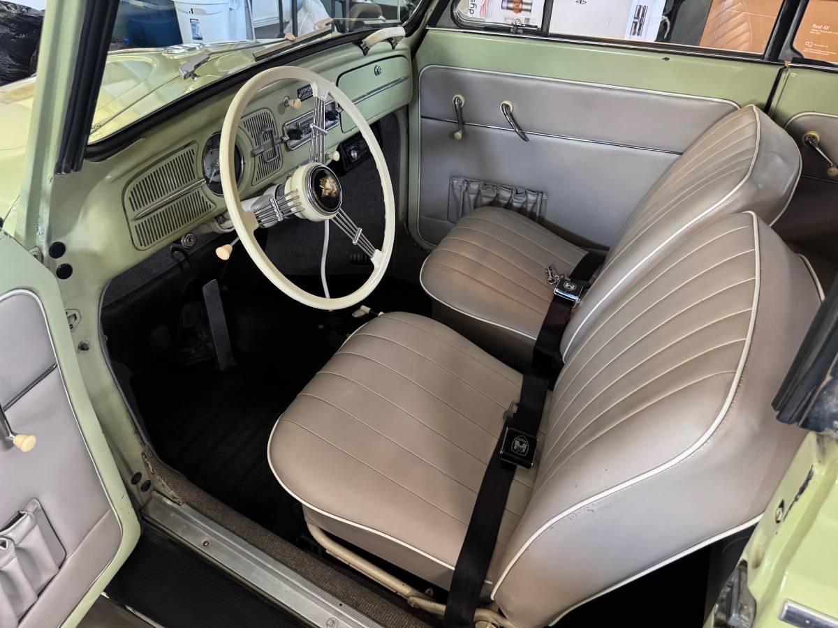Volkswagen-beetle-convertible-1959-green-16