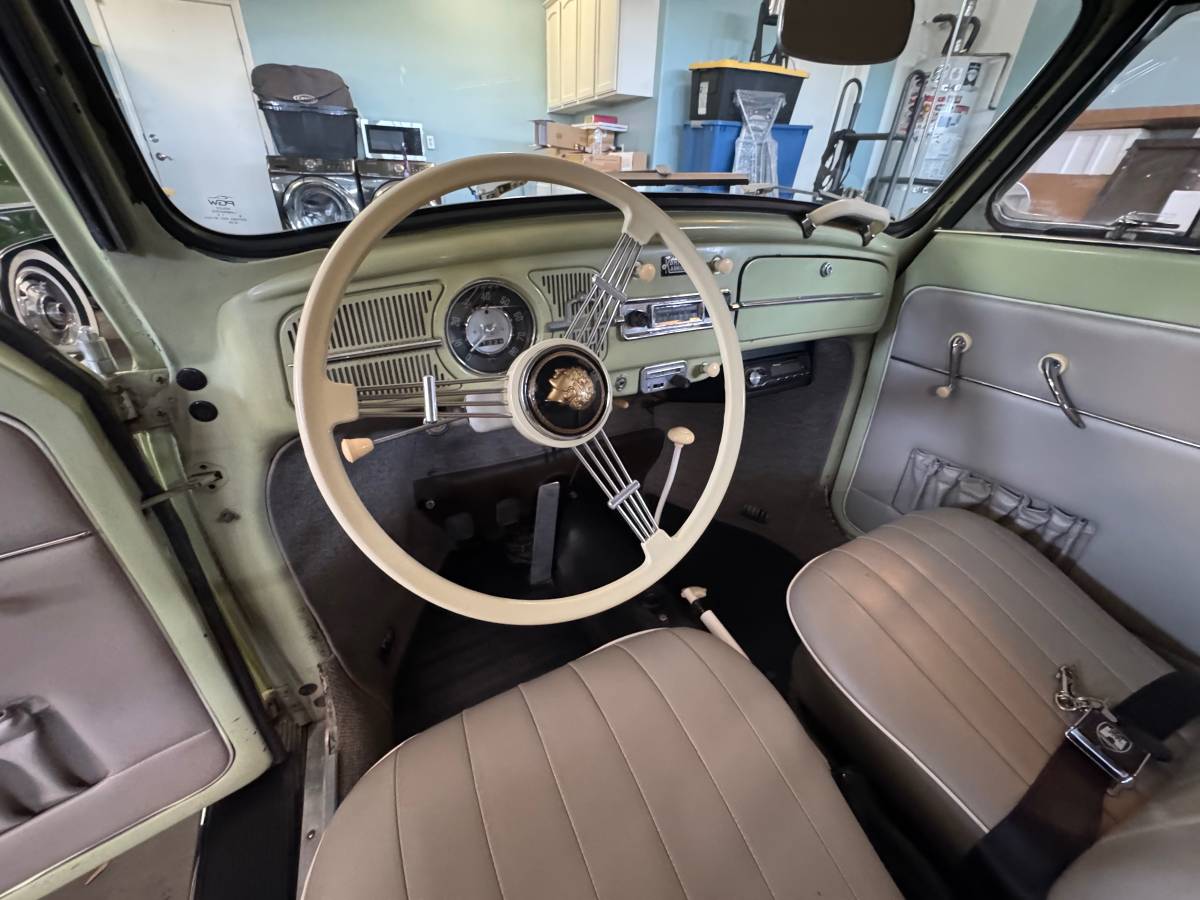 Volkswagen-beetle-convertible-1959-green-17