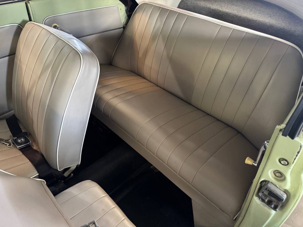 Volkswagen-beetle-convertible-1959-green-18
