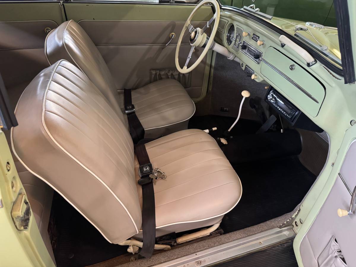Volkswagen-beetle-convertible-1959-green-19
