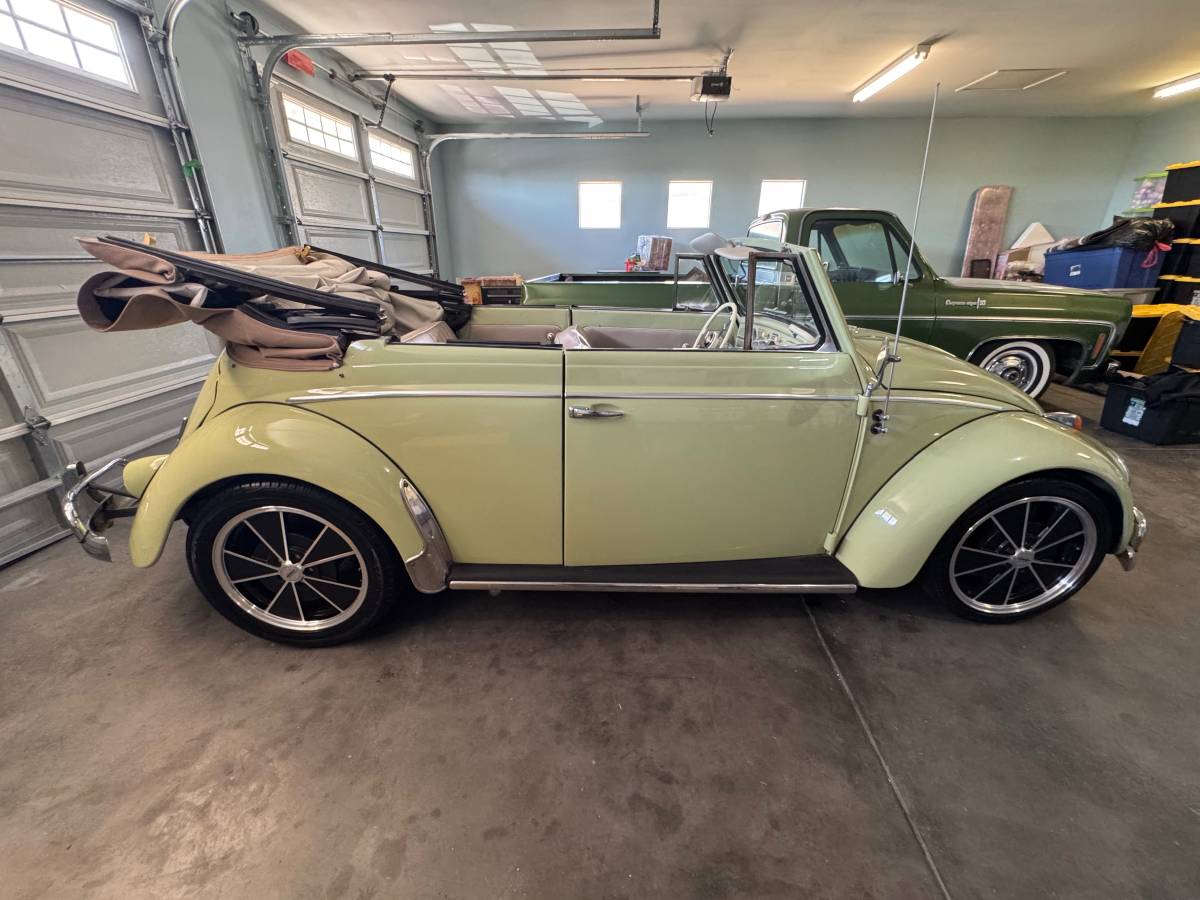 Volkswagen-beetle-convertible-1959-green-9