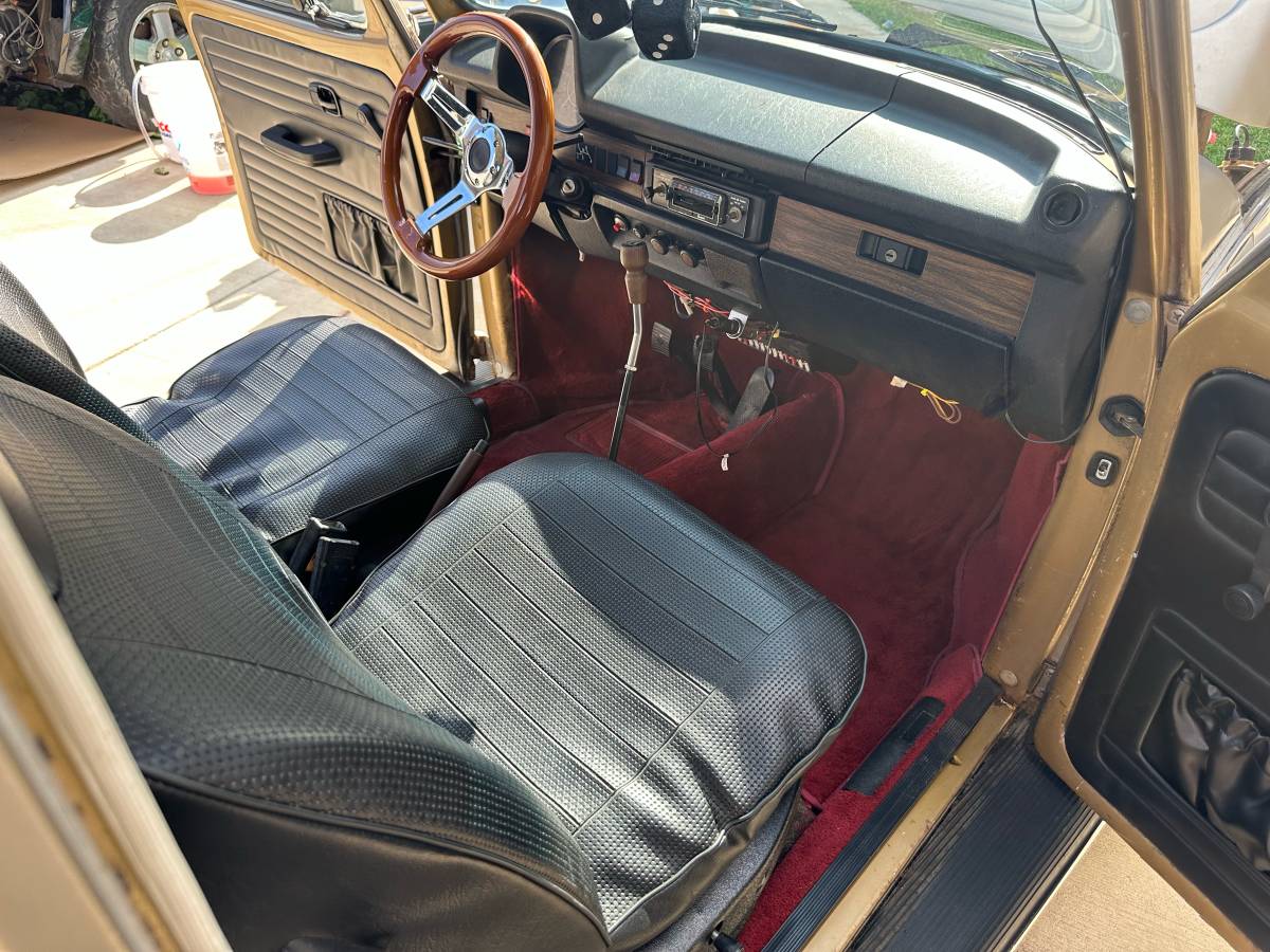 Volkswagen-super-beetle-1975-13