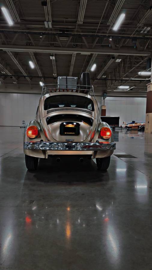 Volkswagen-super-beetle-1975-5