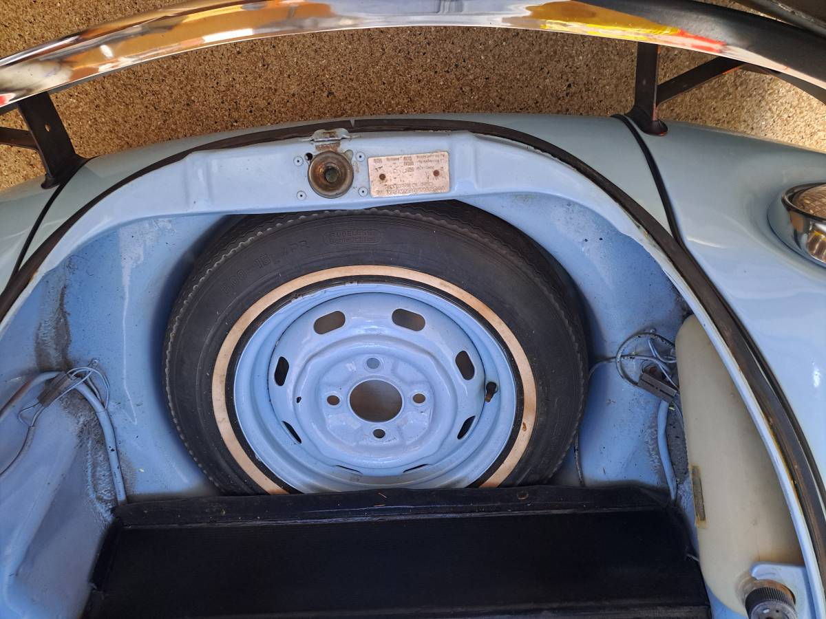 Volkswagen-super-beetle-vw-1972-blue-9