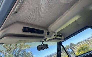 Volkswagen-vanagon-bus-1988-13