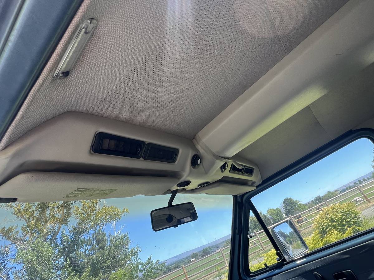 Volkswagen-vanagon-bus-1988-13
