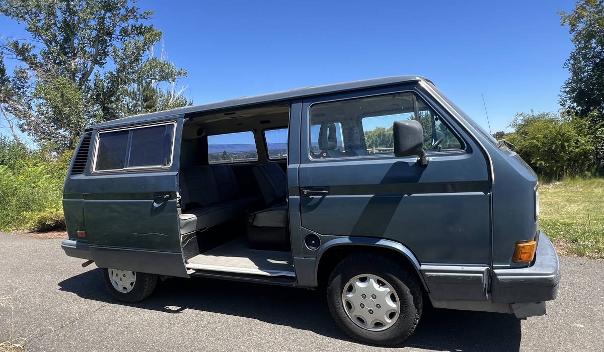 Volkswagen-vanagon-bus-1988-5