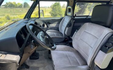 Volkswagen-vanagon-bus-1988-6
