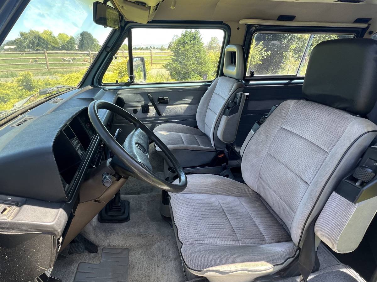 Volkswagen-vanagon-bus-1988-6