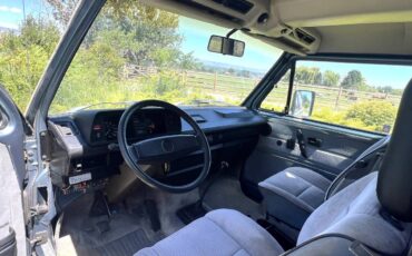 Volkswagen-vanagon-bus-1988-7