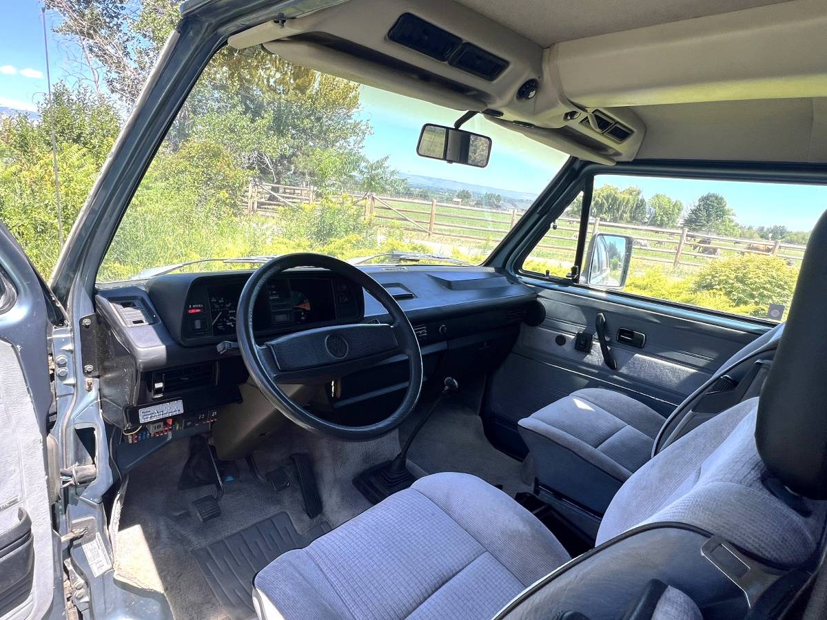 Volkswagen-vanagon-bus-1988-7