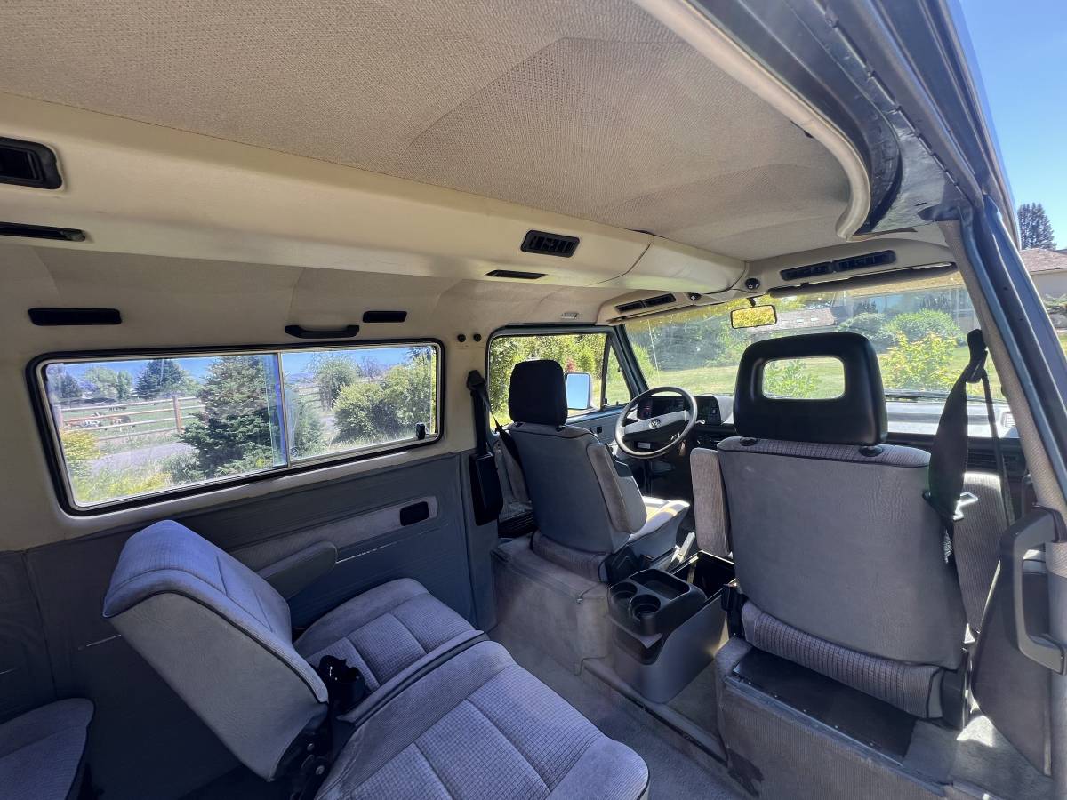 Volkswagen-vanagon-bus-1988-8
