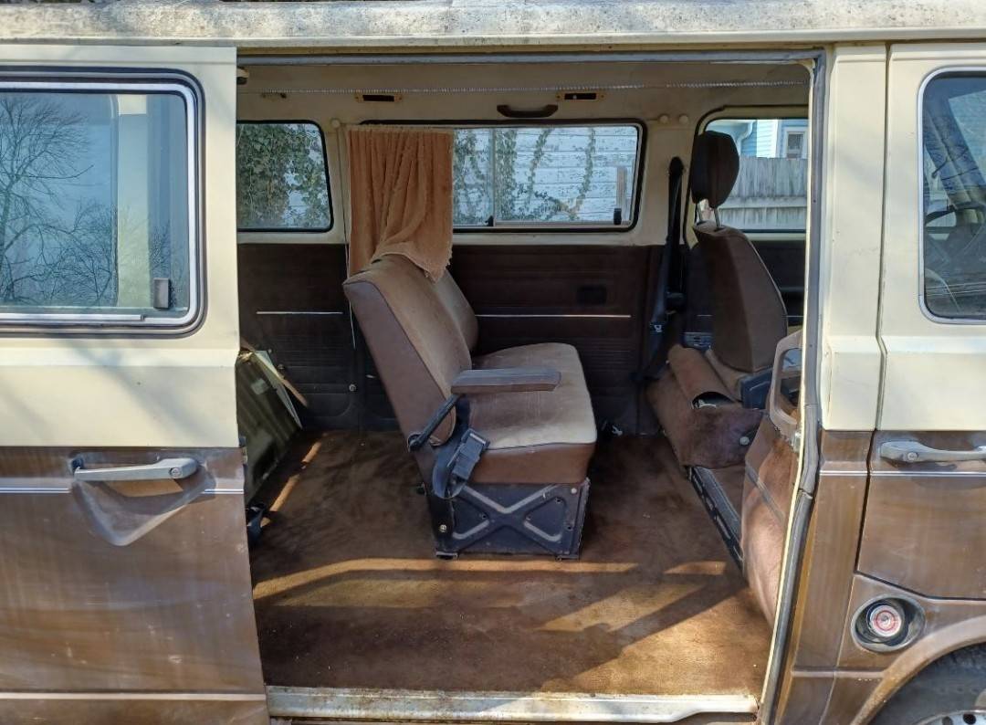 Volkswagon-1981-brown-2