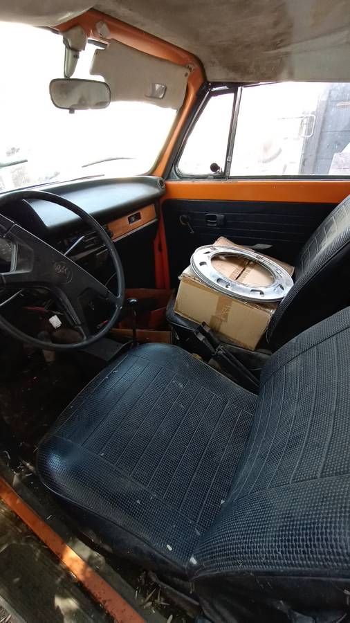 Volkswagon-beetle-1976-5