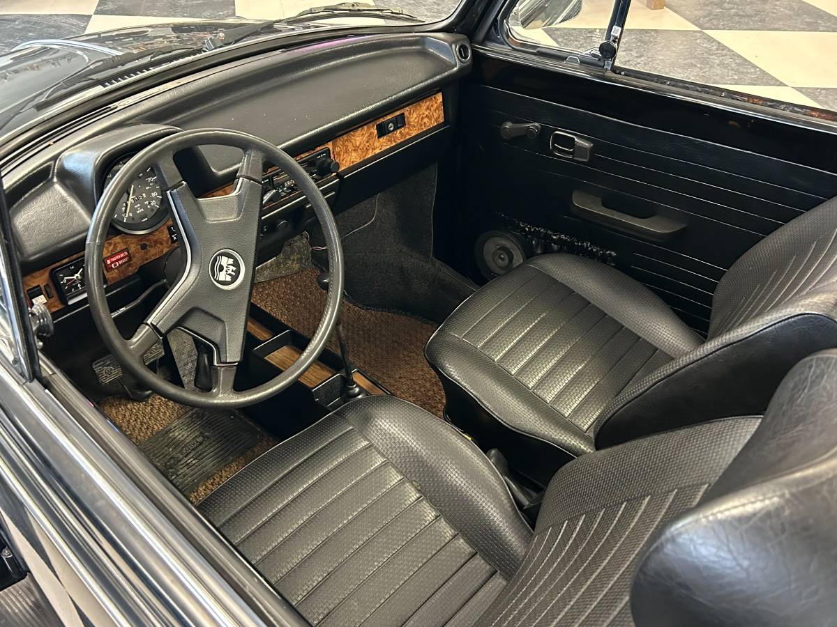 Volkwagen-super-beetle-1979-12