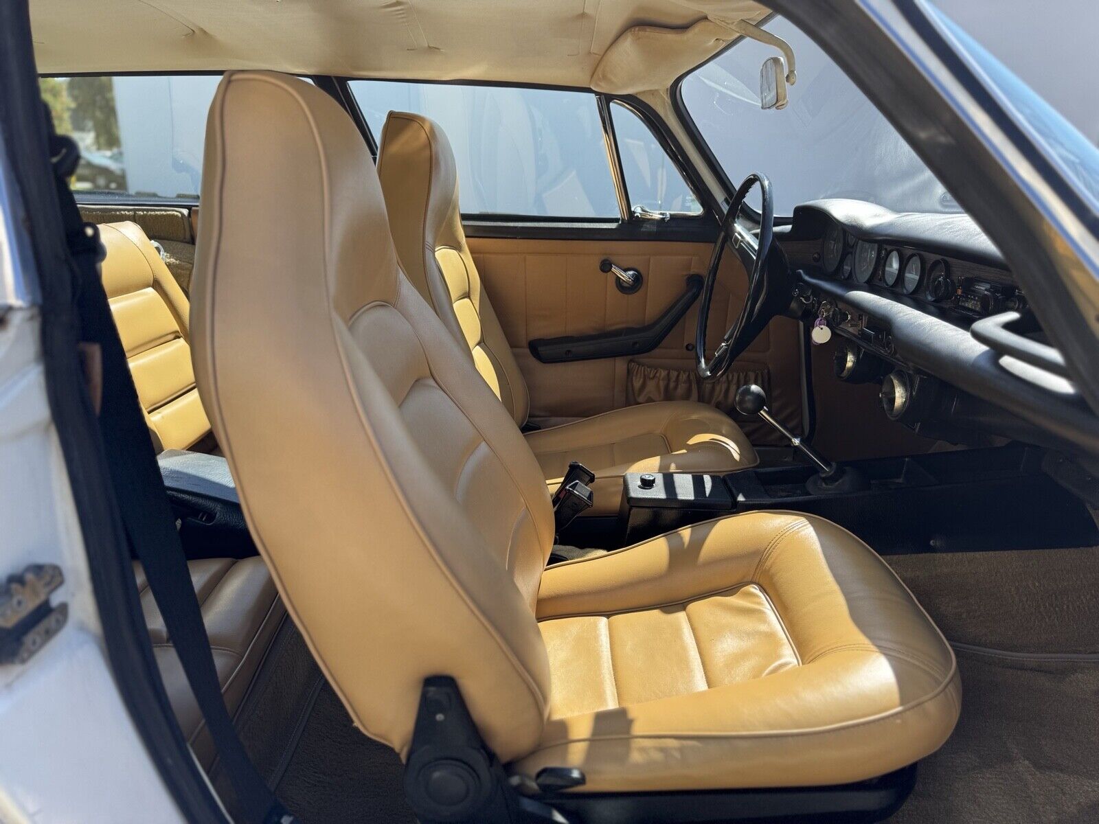 Volvo-1800-ES-1972-Hatchback-30