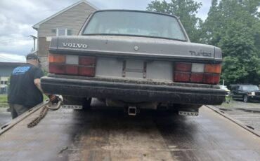 Volvo-1984-silver-1