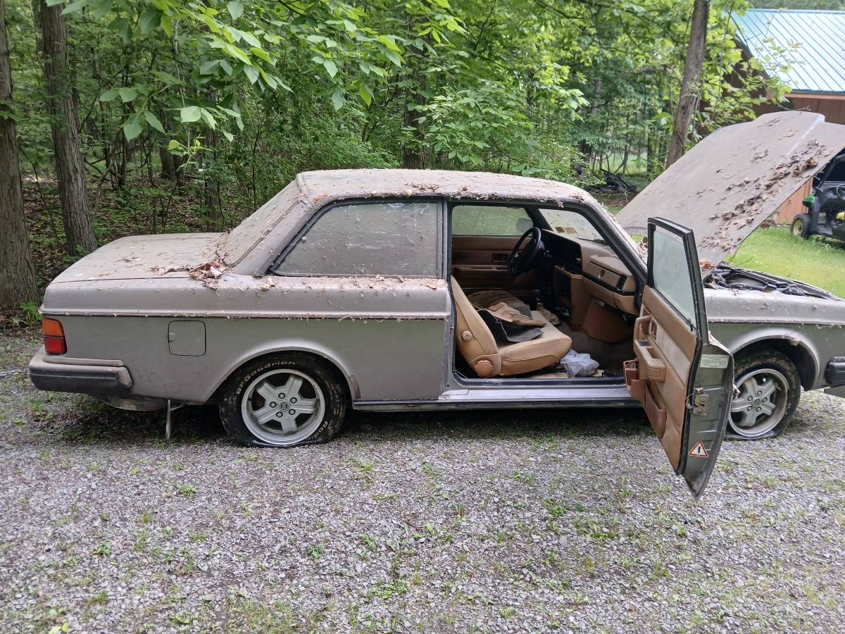 Volvo-1984-silver-10