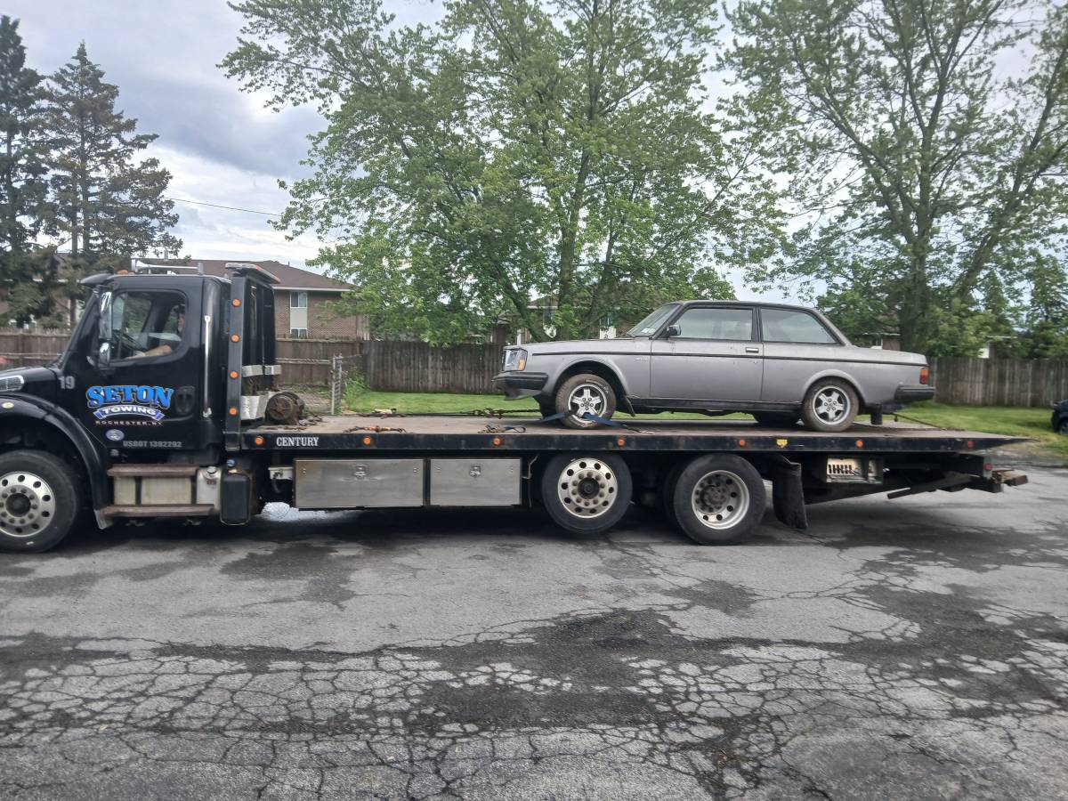 Volvo-1984-silver-15