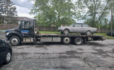 Volvo-1984-silver-16