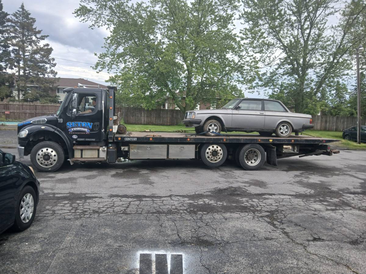 Volvo-1984-silver-16