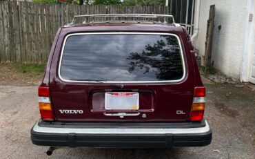 Volvo-240-1982-1