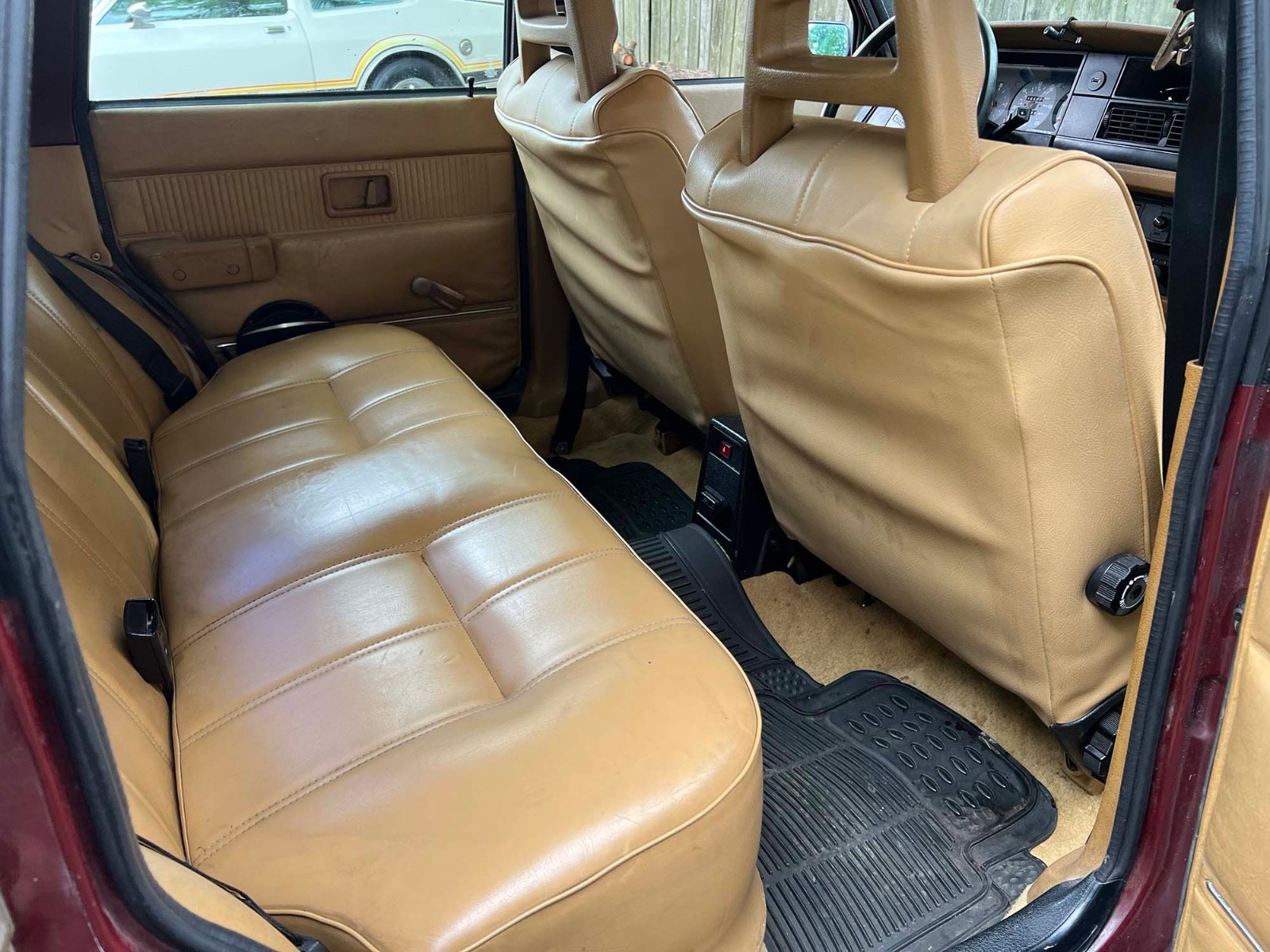 Volvo-240-1982-10